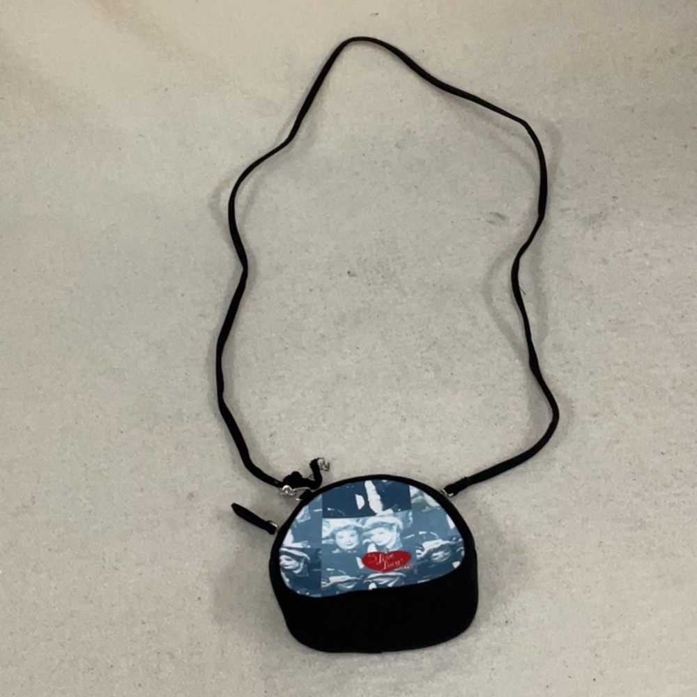 EUC woman’s “I love Lucy” cross body bag